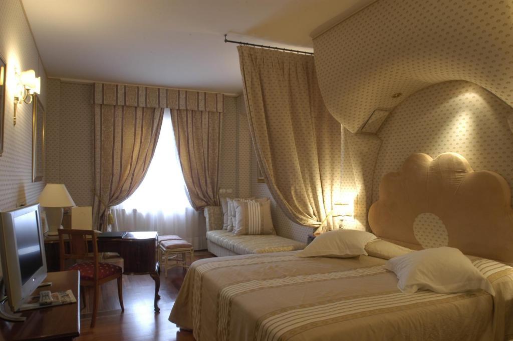 Hotel Tosco Romagnolo バーニョ・ディ・ロマーニャ 部屋 写真
